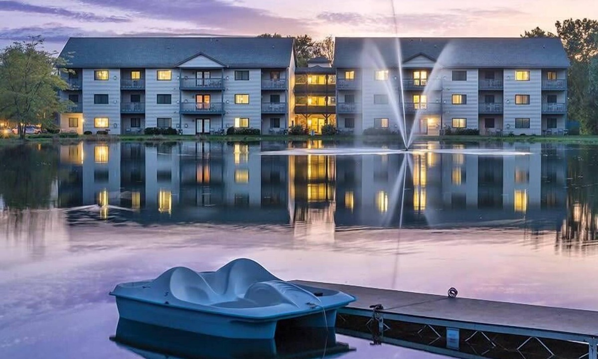 Lake Delton Condo | 2br Deluxe in Wilderness Setting Wisconsin Dells!