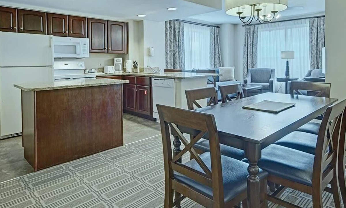 Old Town West Condo | 2br Deluxe Unit Steeped in US History!