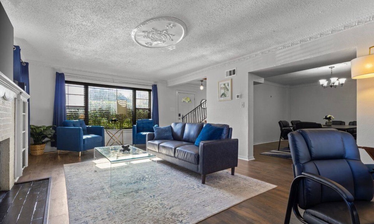 Dallas House | 2BR Downstairs Ste in Historic Home 5 mins to Baylor Downtown Dallas Deep Ellum