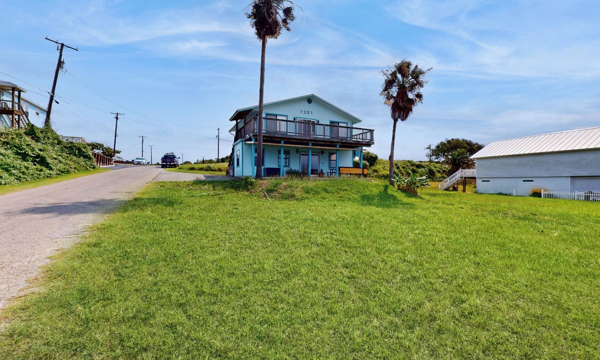 Ingleside on the Bay House | 2BR Duplex w/Bikes & Beach Access