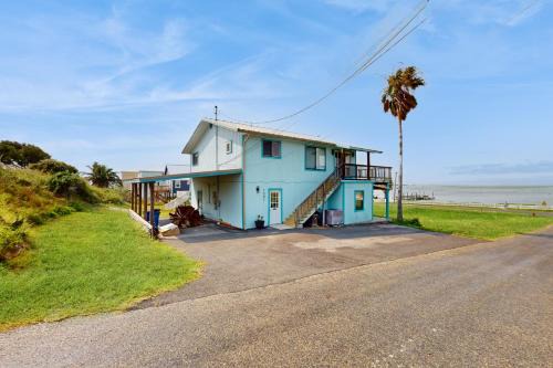 Ingleside on the Bay House | 2BR Duplex with Bikes and Beach Access