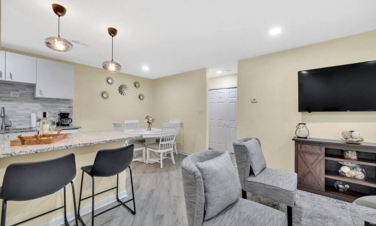 Charlotte House | 2BR Escape | Hot Tub | Parking 4 Cars | Pineville