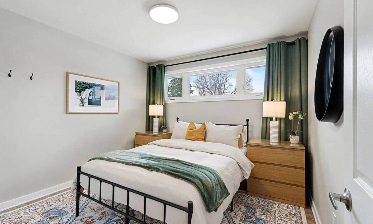 Ottawa Division House | 2BR Family Retreat With Fenced Yard And Parking