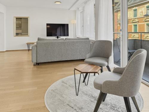 Sihlfeld Apartment | 2BR flat in the city center - West 12