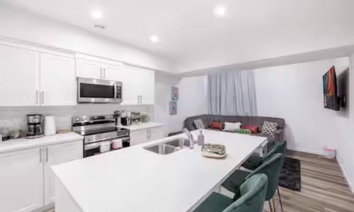 Calgary House | 2BR Guest Suite - Elegant, Private & Well-Equipped