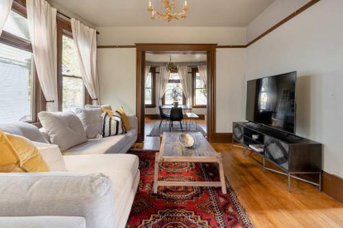 Eliot House | 2BR Historic Soul District Remodel