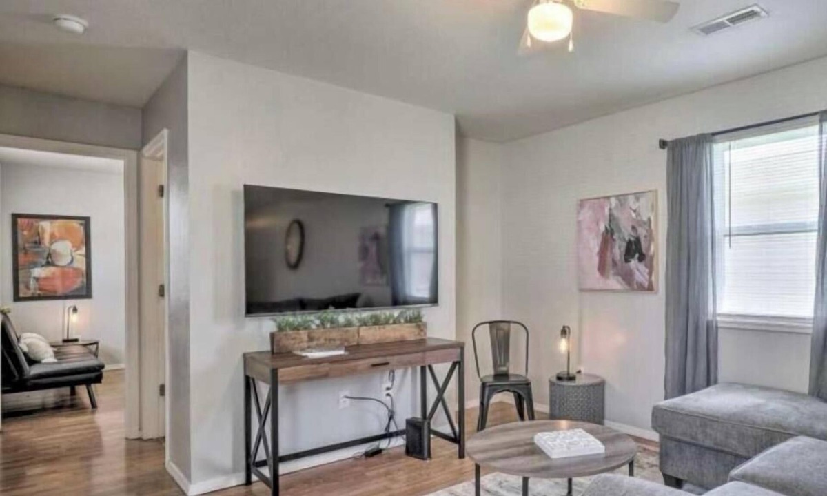 West Plains Apartment | 2BR home for 8 - Walk to Downtown + Pets Welcome!