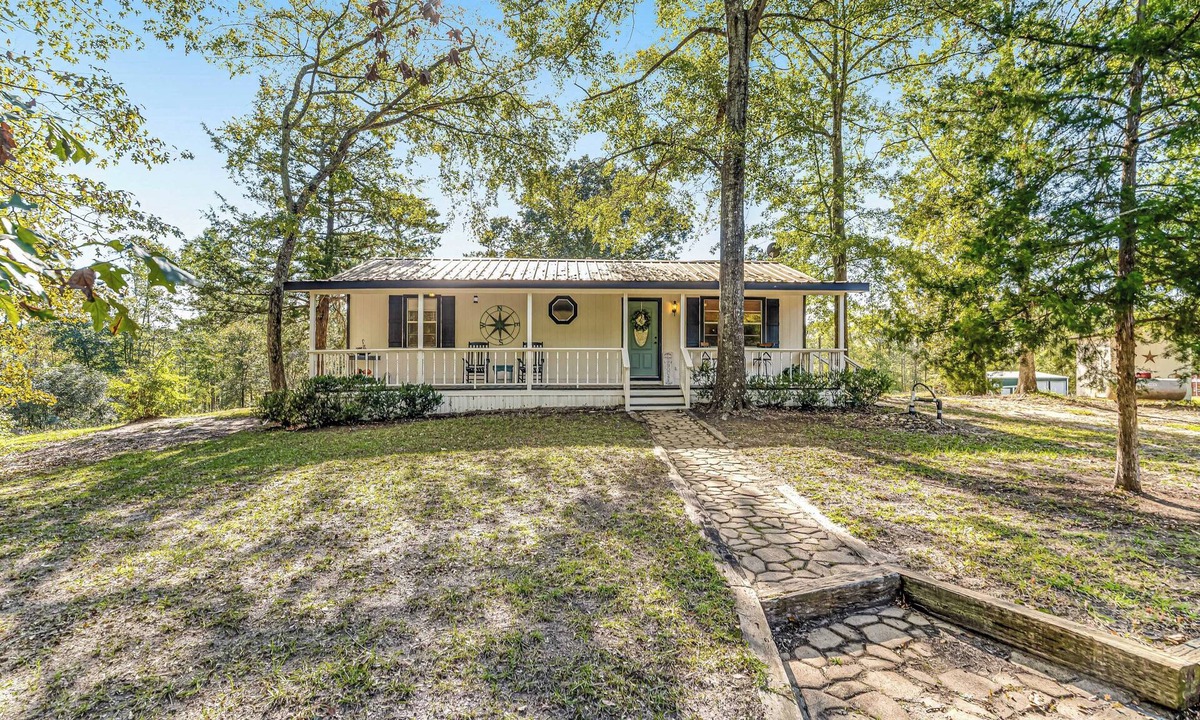 San Augustine House | 2BR Home Near Sam Rayburn Lake w/Fire Pit