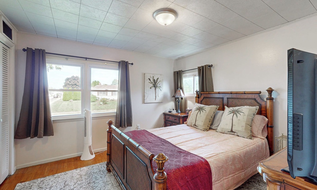 York Cottage | 2BR Home Near Shopping & Restaurants