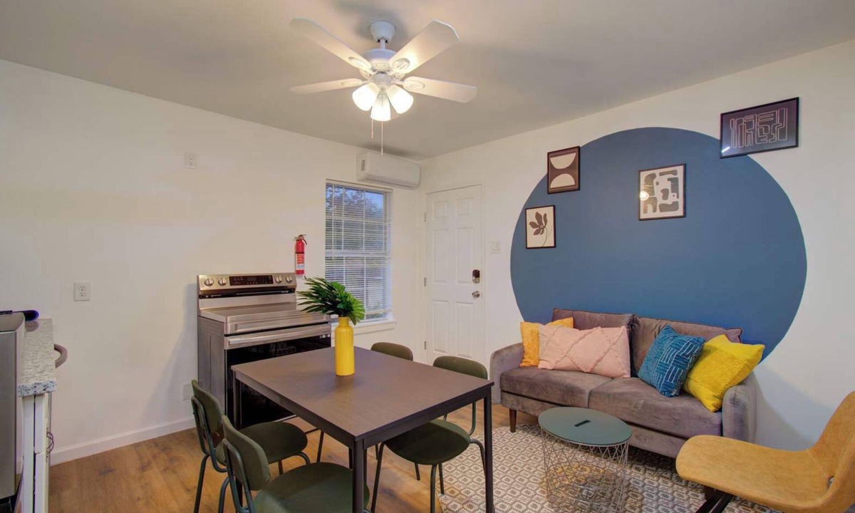 Greater East End House | 2BR Houston Haven, Playground, Prime Location