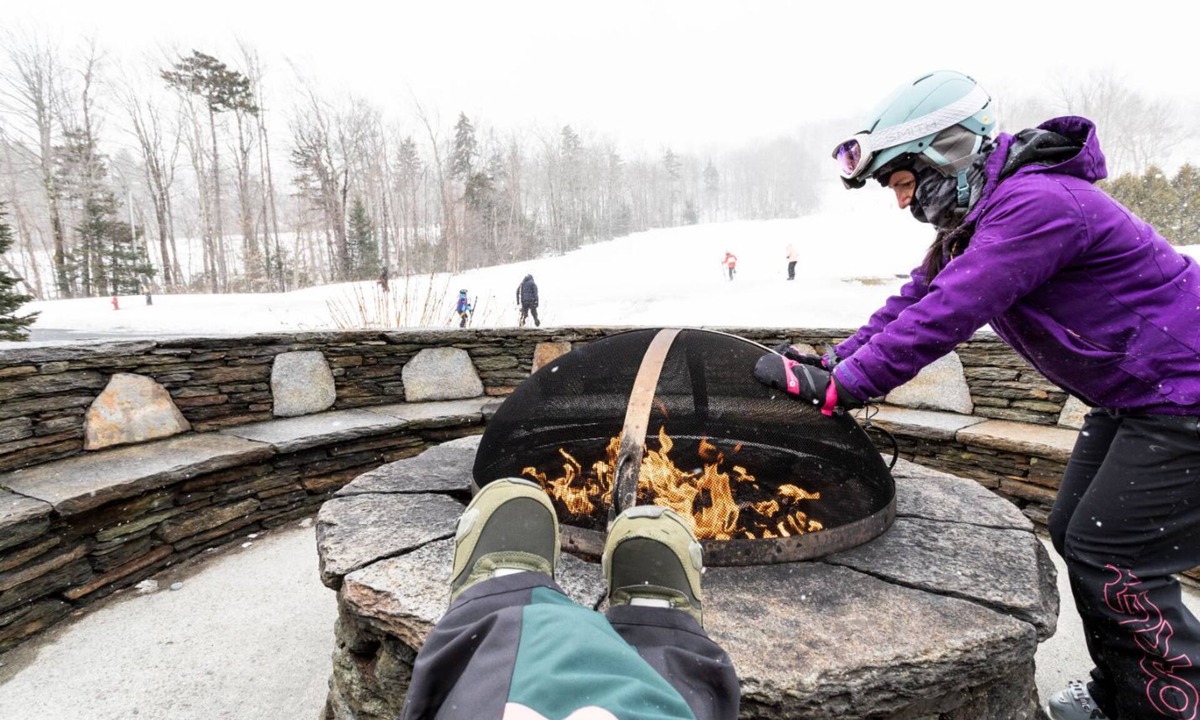 West Dover Condo | 2BR Loft With Views | Ski-In Access