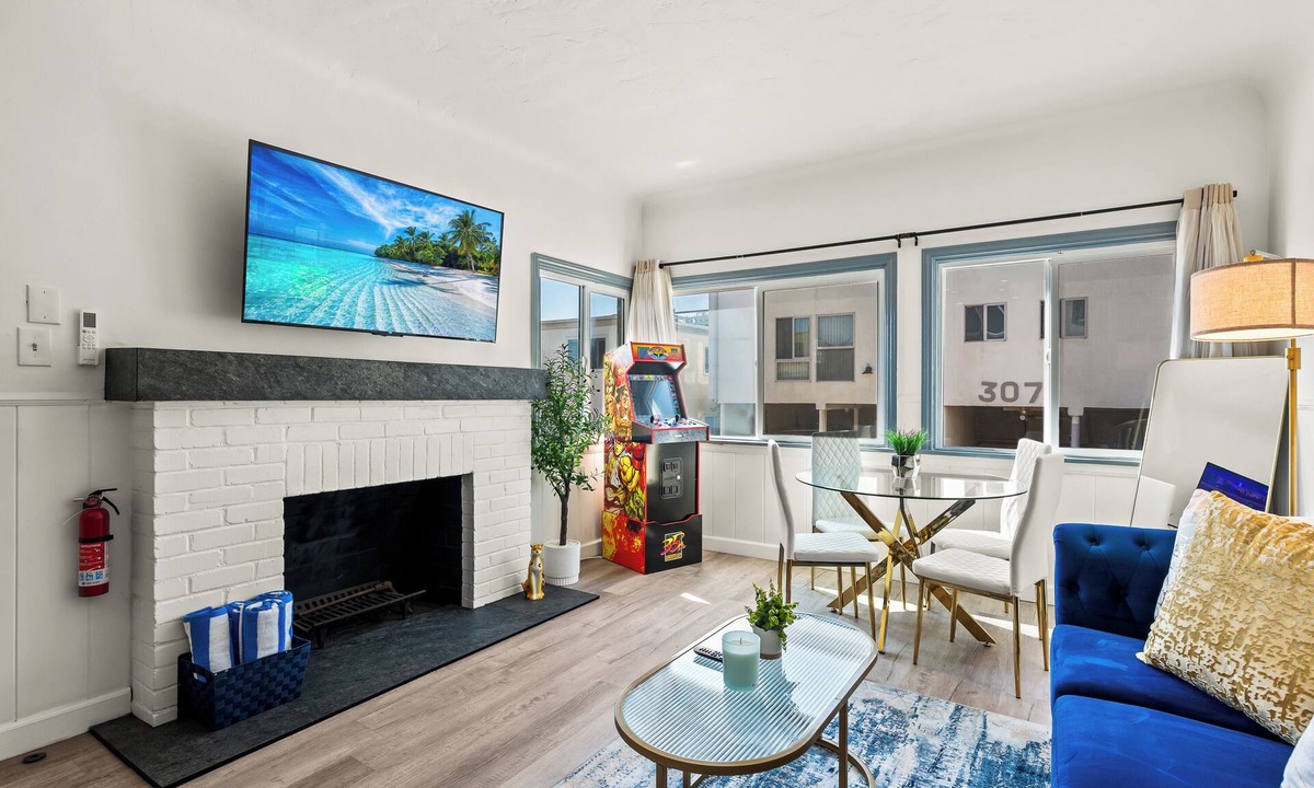 El Porto Apartment | 2BR Luxury Getaway Mins to Beach + Arcade + Games