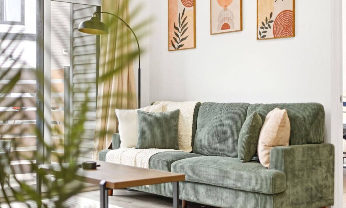 Rosemount Condo | 2BR Modern Condo | High Ceilings, Ensuite & Patio