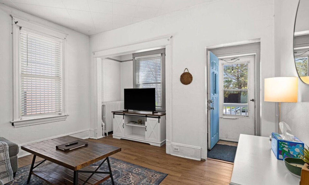 Superior Apartment | 2BR Near Duluth + Walk to Tower Ave + Free Parking