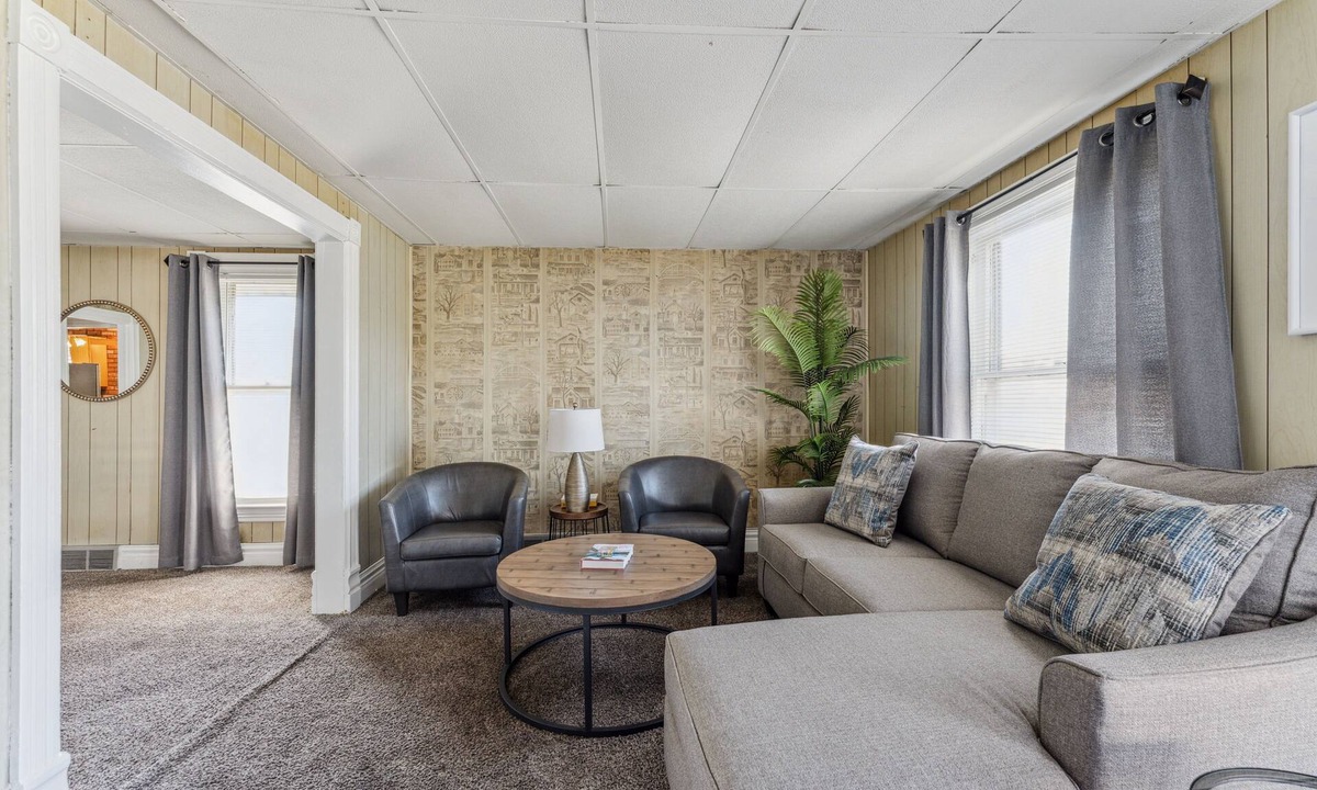 Niagara Falls House | 2BR Near Niagara Falls Parking + WiFi