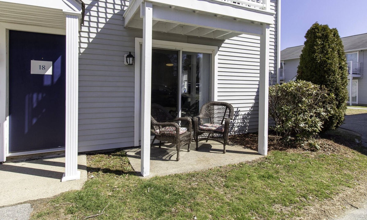 Riverside Apartment | 2BR Pet-Friendly Apt w. Pool/Gym