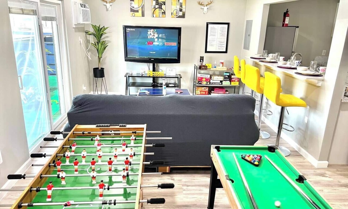 West Arlington Apartment | 2BR Pet-Friendly Apartment | Sleeps 7 | 2.6 Miles from AT&T Stadium|Free Parking