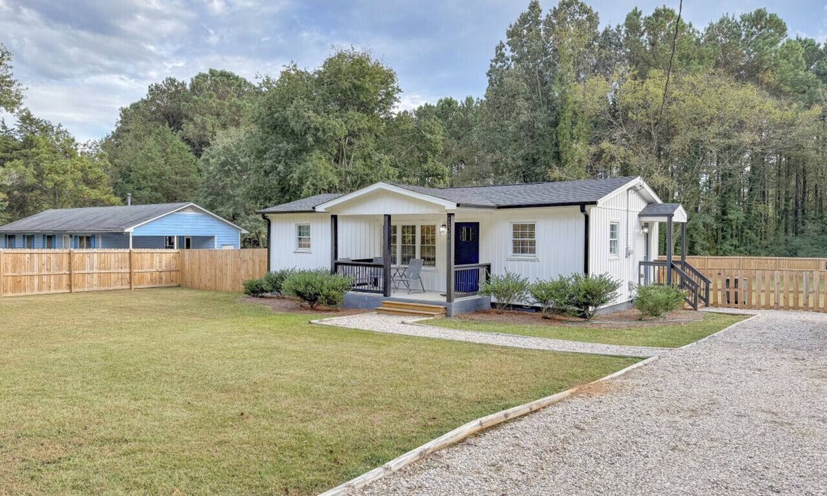 Raleigh House | 2BR Raleigh Hideaway - Huge Fenced In Yard!