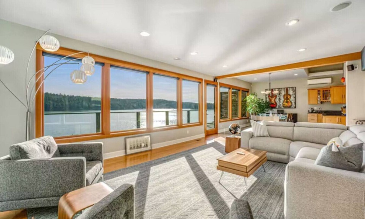 Anacortes House | 2BR Seaside Serenity | Rooftop Bar | Amazing Views