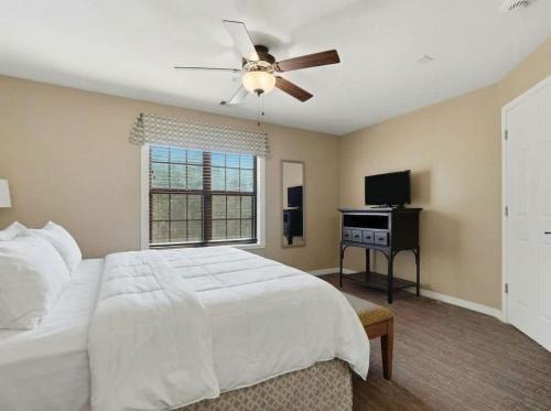 Clarkesville Apartment | 2BR Stay and Golf Access in Apple Mountain