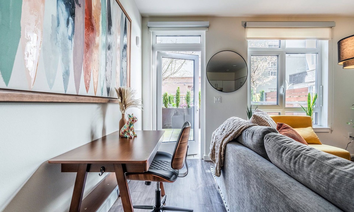 West Bellevue Bed & Breakfast | 2BR TH | Gym, Balcony | Bellevue Parkside L