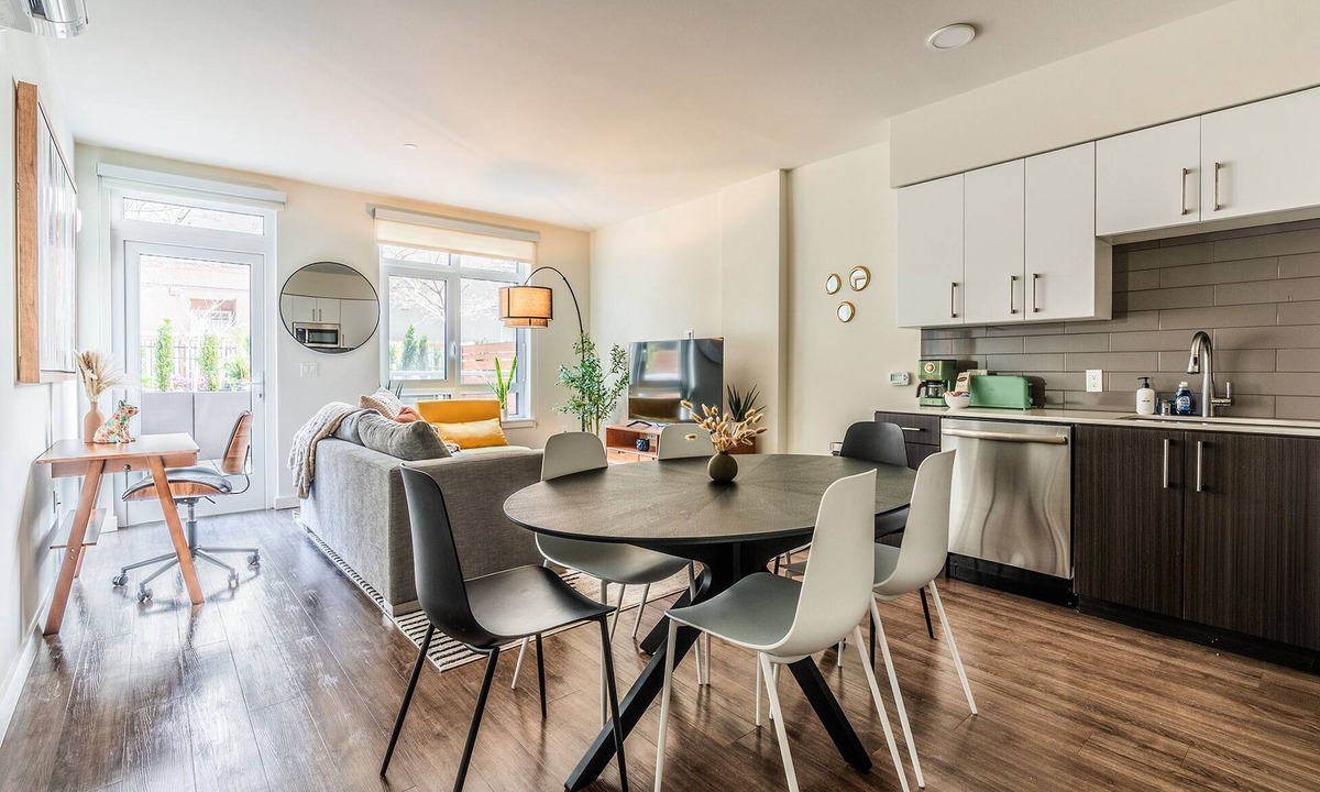 West Bellevue Bed & Breakfast | 2BR TH | Gym, Balcony | Bellevue Parkside M
