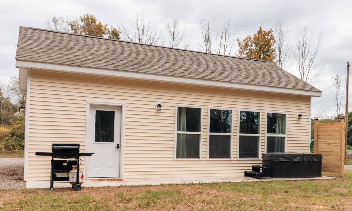 Pulaski House | 2BR Tiny House - Hot Tub – Near Salmon River