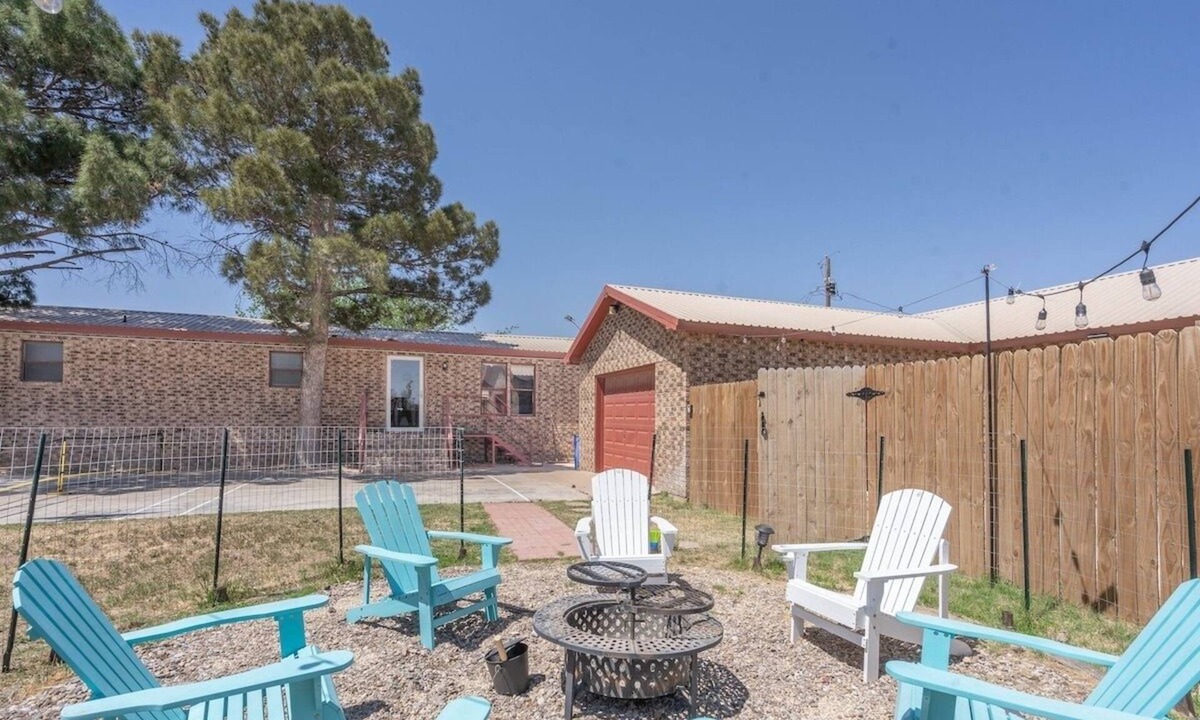 West Odessa House | 2BR + Tiny House w/Fire Pit, Pool Table, & Grill