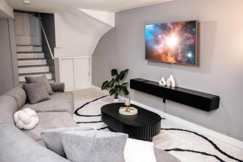 Belmont Cragin Apartment | 2BR Traveler's Favorite Modern and Clean