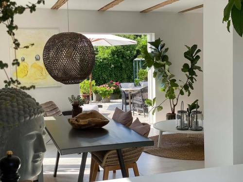 Dragor Villa | 2BR Villa Close to The Ocean And Airport