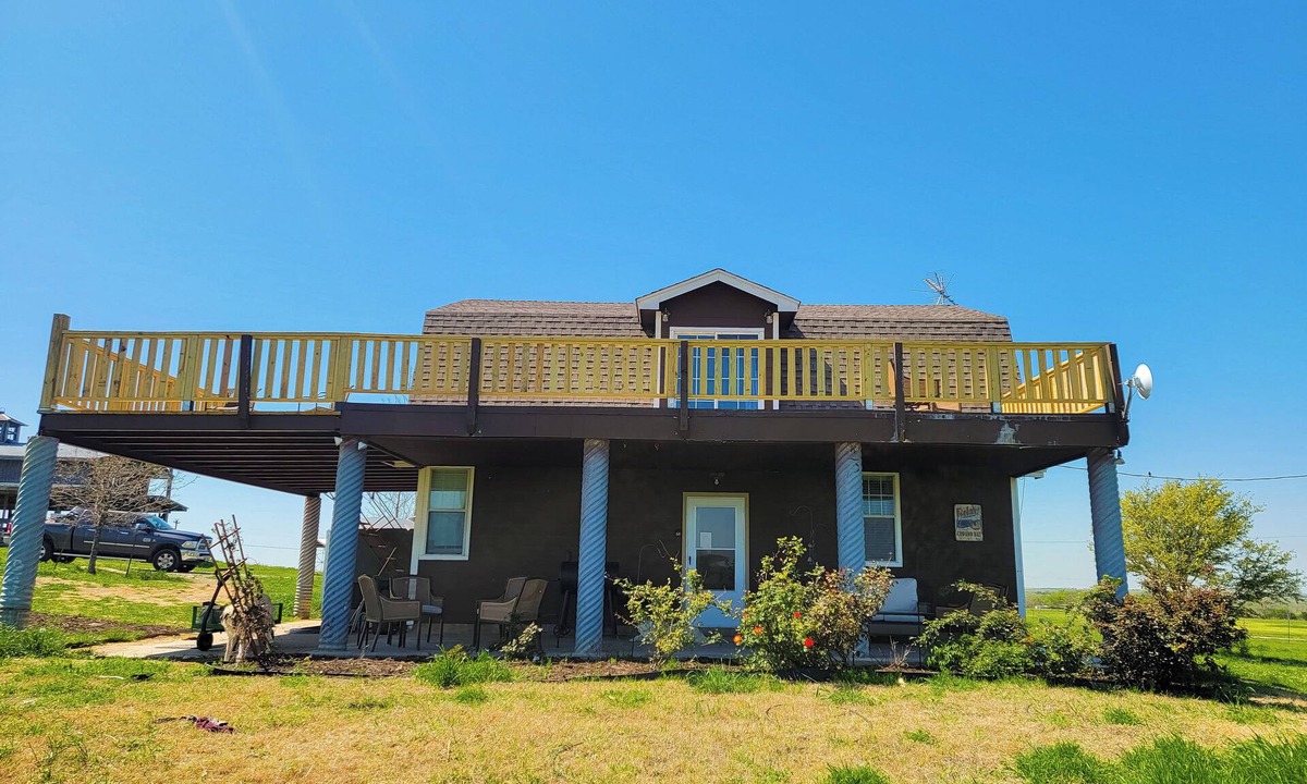 Cleburne House | 2BR Water View Home w/Balcony, Fireplace & AC