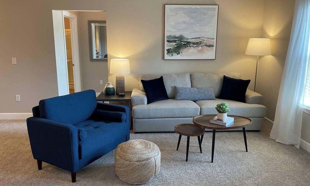 Westerville Apartment | *2BR*Water Views*W+D*Walkable*Pool*Gym!