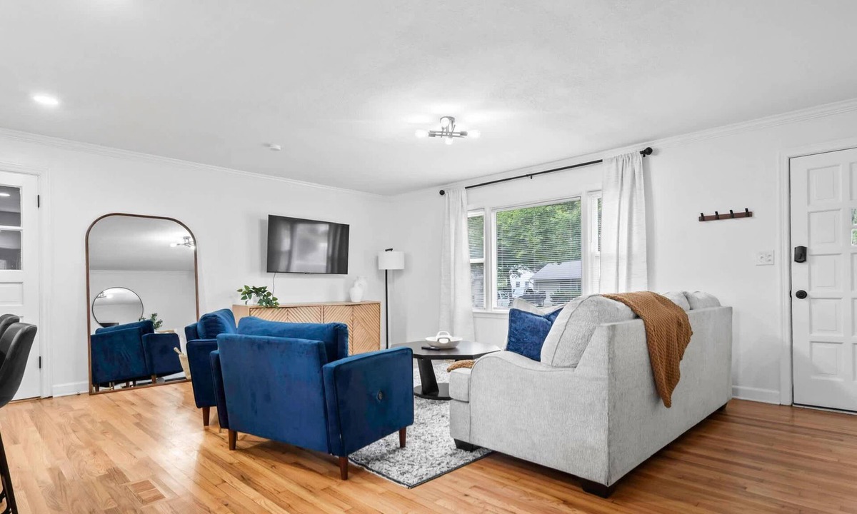 Fairway House | 2BRHome/Close to Plaza/Quiet Neighborhood
