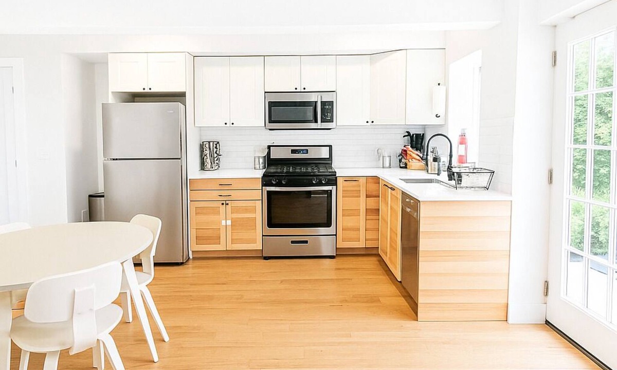 Harsimus Cove House | 2Full Bath/2BR +Backyard Renovated & Spacious Gem Downtown JC