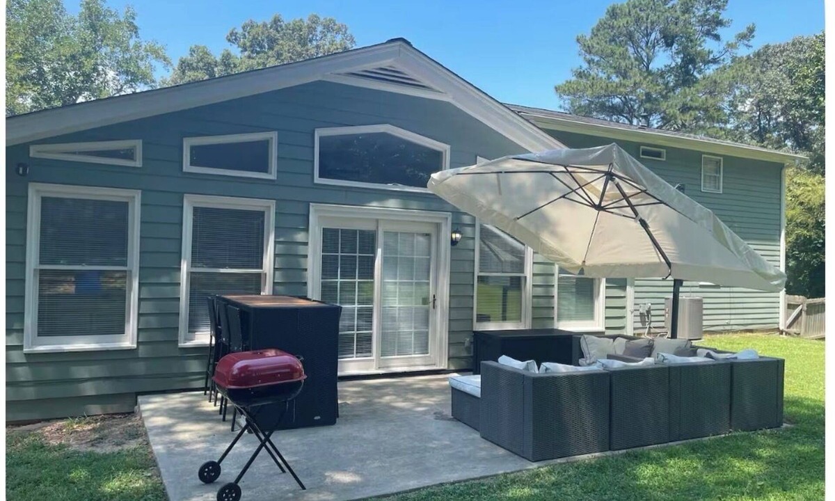 Stone Mountain House | 2king beds, 1 queen, 1 full