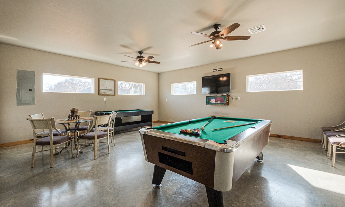 Kingston House | 2Kings 7Queens 2Twins 2Fulls - Pool Table - Near BoatRamp&Beach
