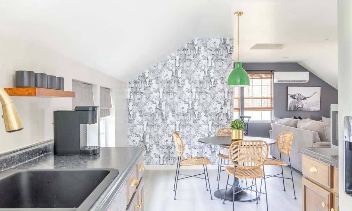 La Grange House | 2nd Floor Loft Across from Ice Plant | The Otis
