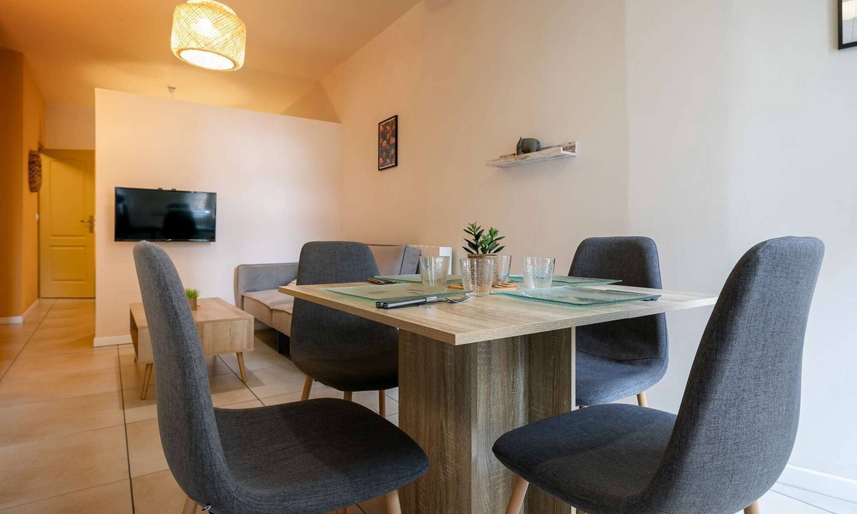 Saint-Mathieu Apartment | 2nd floor - Yellow - 1 bedroom