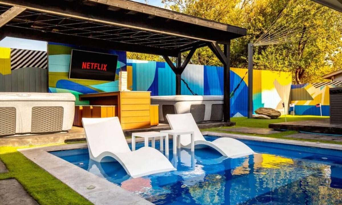 Downtown San Antonio House | 2x HotTub, MiniGolf, Pool, Games,Theater, 20Guests