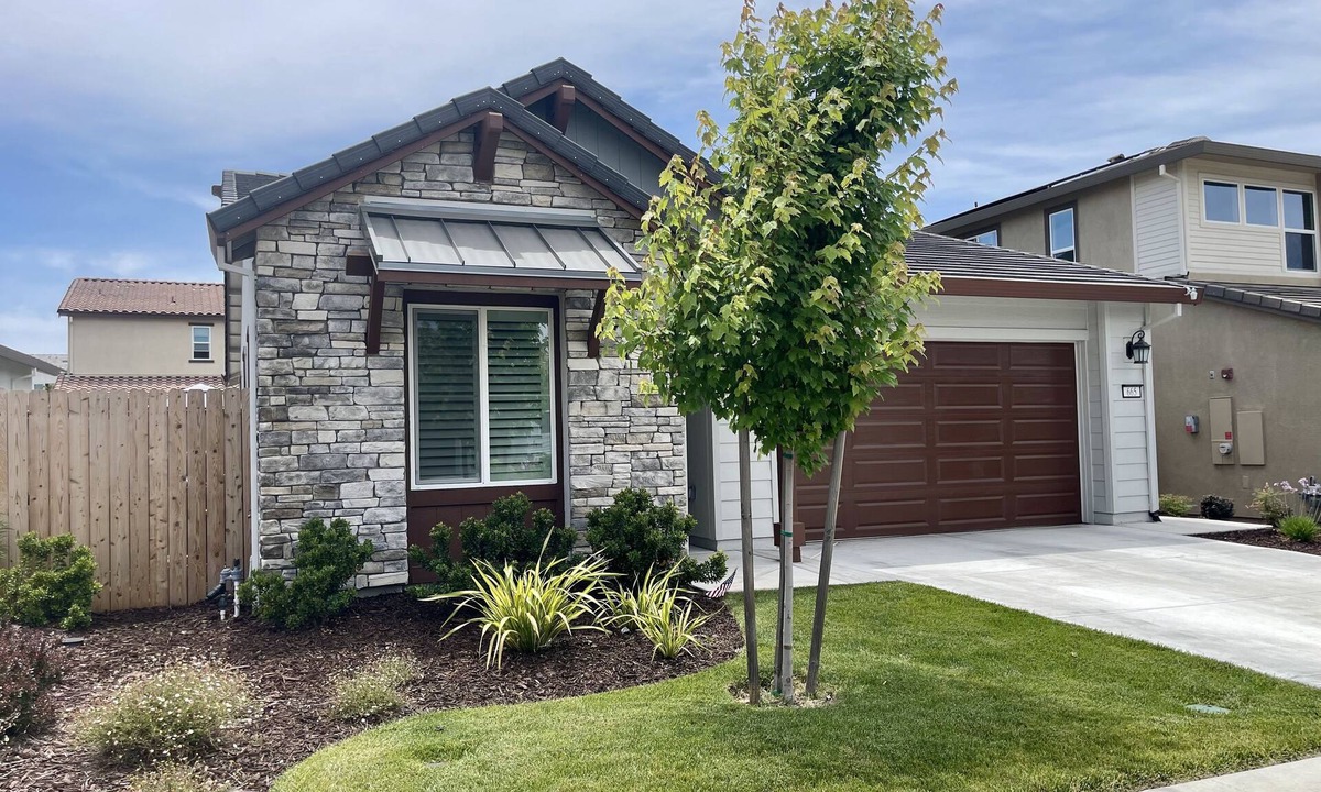 Lincoln House | 3/2 - Fully Furnished w/ Private Jacuzzi - Local Wineries, Breweries, Concerts