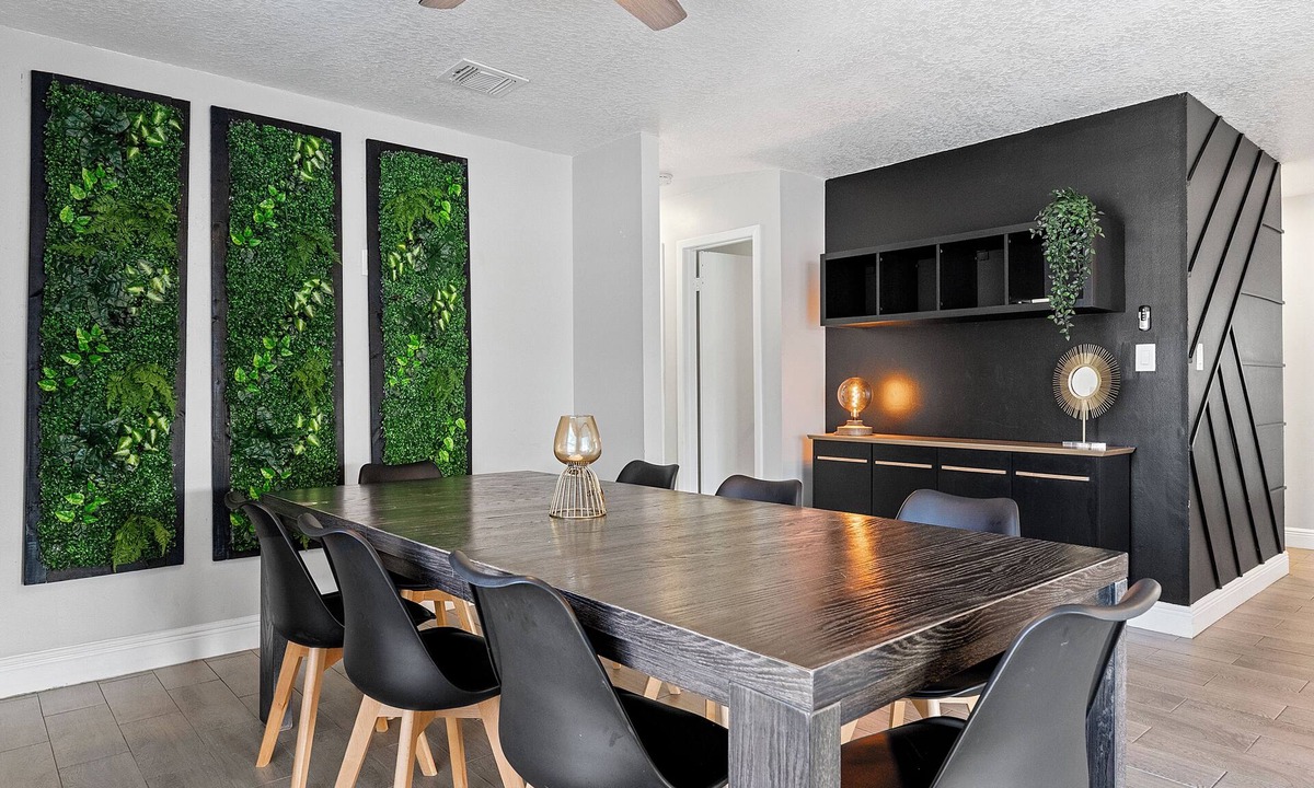 Florida Central Atlantic Coast House | 3/2 plus bonus room W/heated pool & jacuzzi centrally located