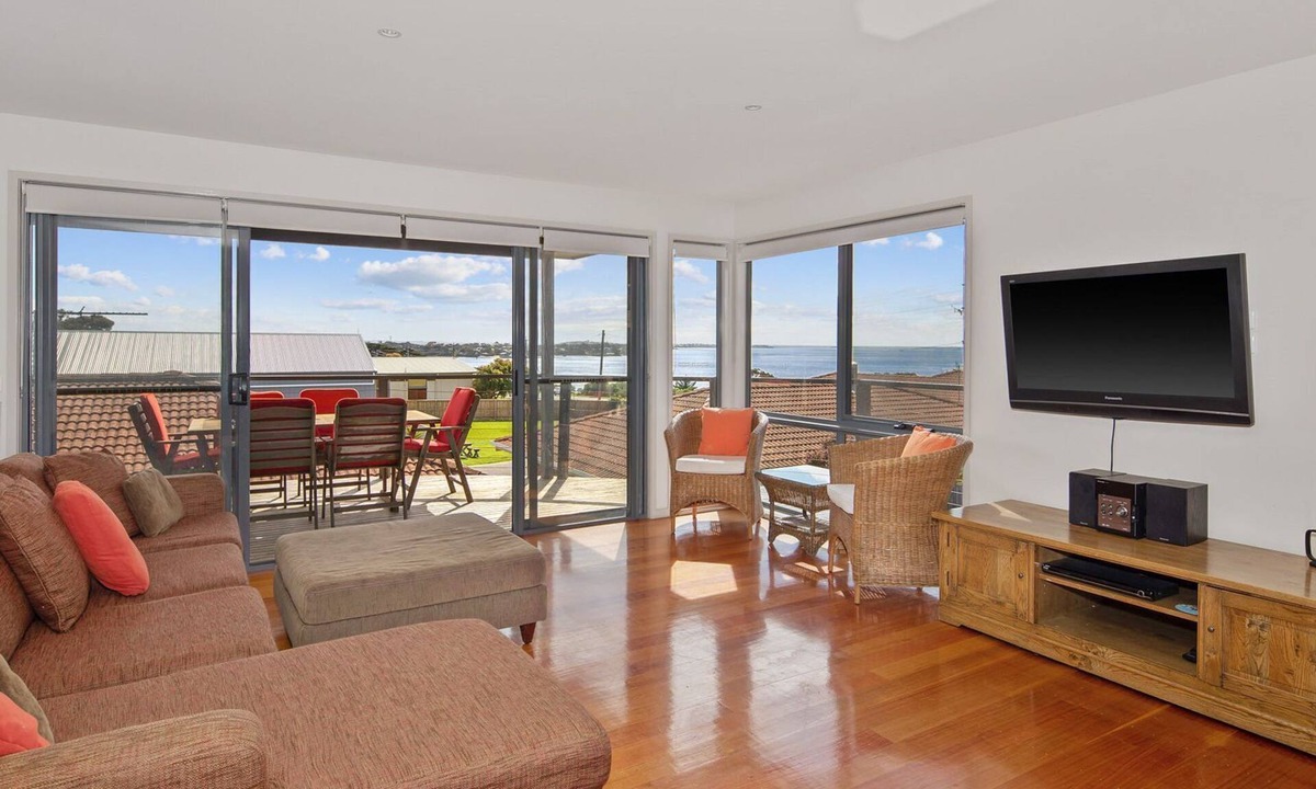 San Remo Apartment | 3@35 Phillip Island Rd - Central location