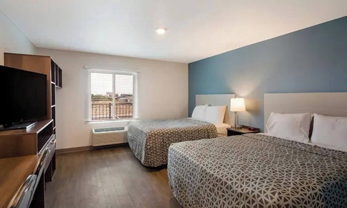 Austin Hotel | 3 Accessible Spacious Suite w/Kitchen Near Austin Hot Spots –Affordable & Clean