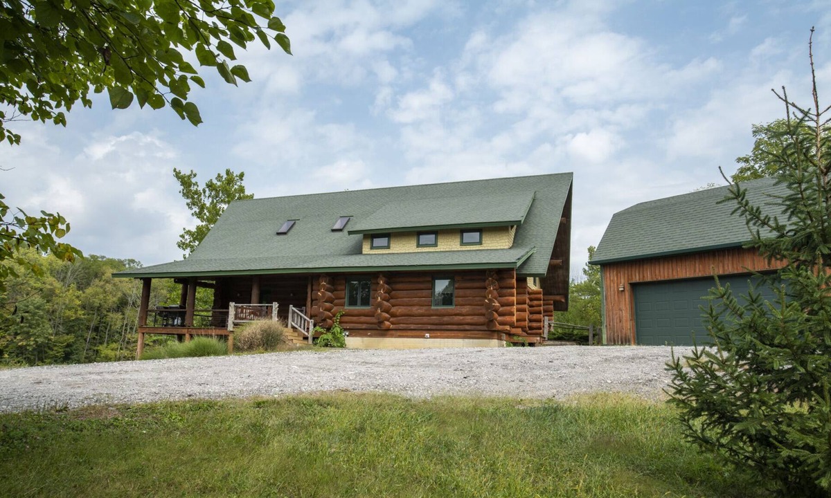Brownsburg Cabin | 3 acre Lake, Farm Animals Petting Zoo, Horses and Horseback Riding, Room to roam