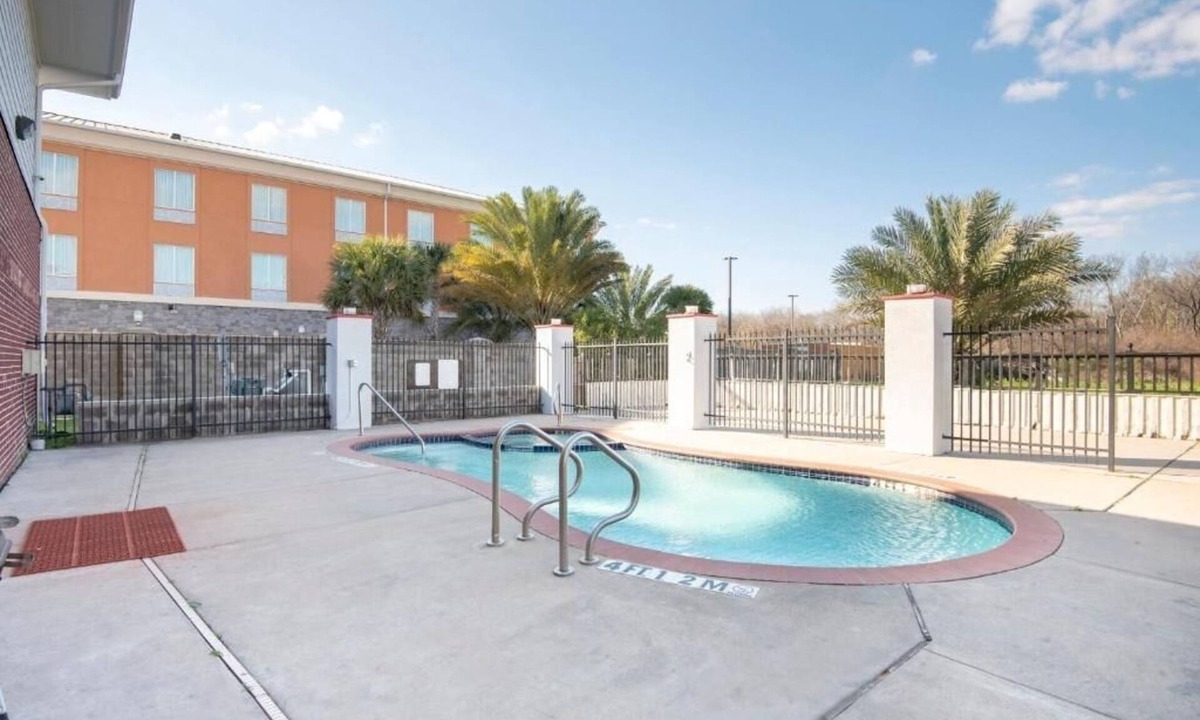 Clute Hotel | 3 Affordable Rooms Near Asiel’s Restaurant