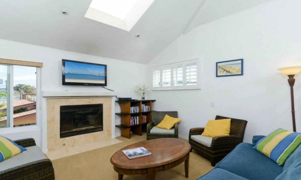 Mission Beach House | 3 bdr, 3 bath Home Walk to bay, ocean, restaurants and shops!