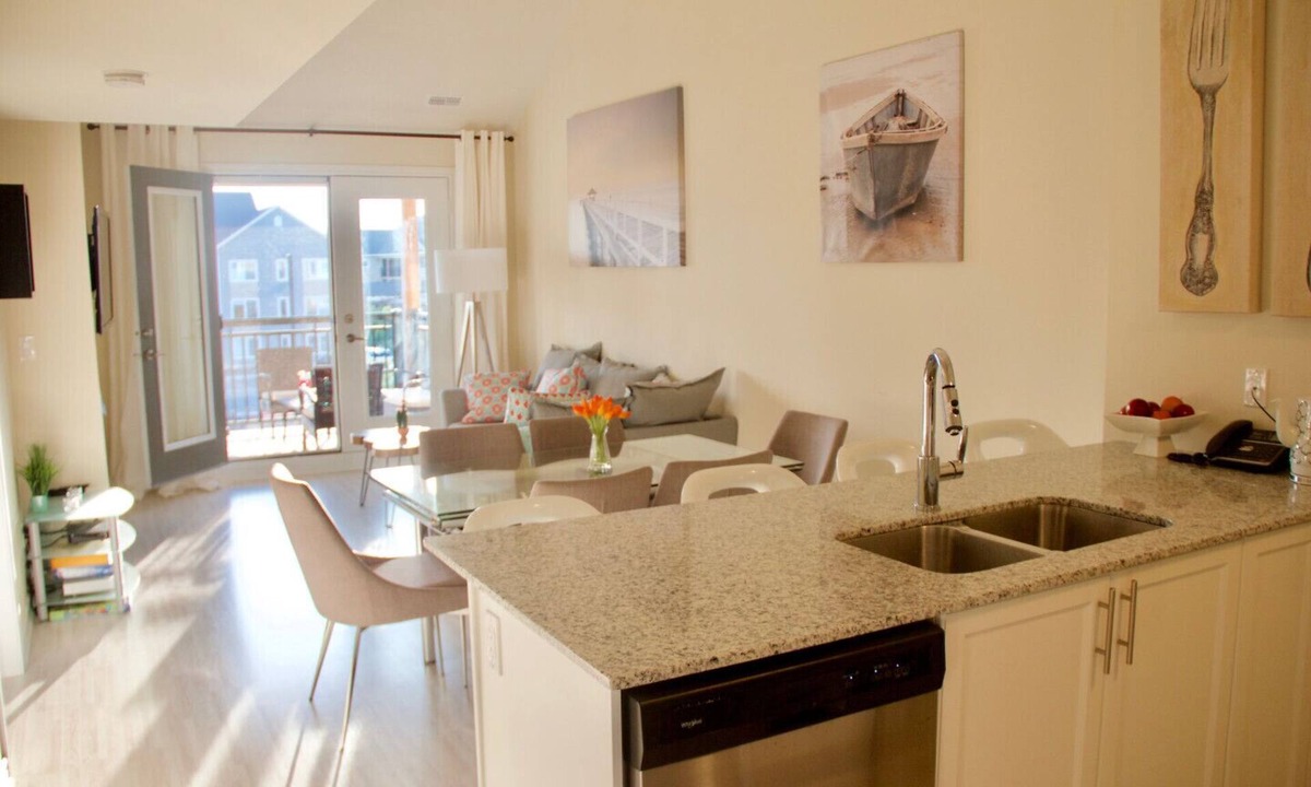 Collingwood Condo | 3 BDR Loft w/Heated Pool │ Blue Mountain & Georgian Bay Views