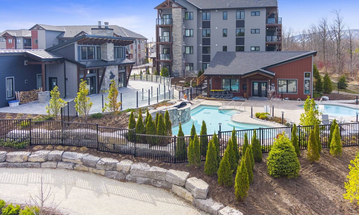 The Blue Mountains Condo | 3 Bdrm Luxury Condo at Mountain House