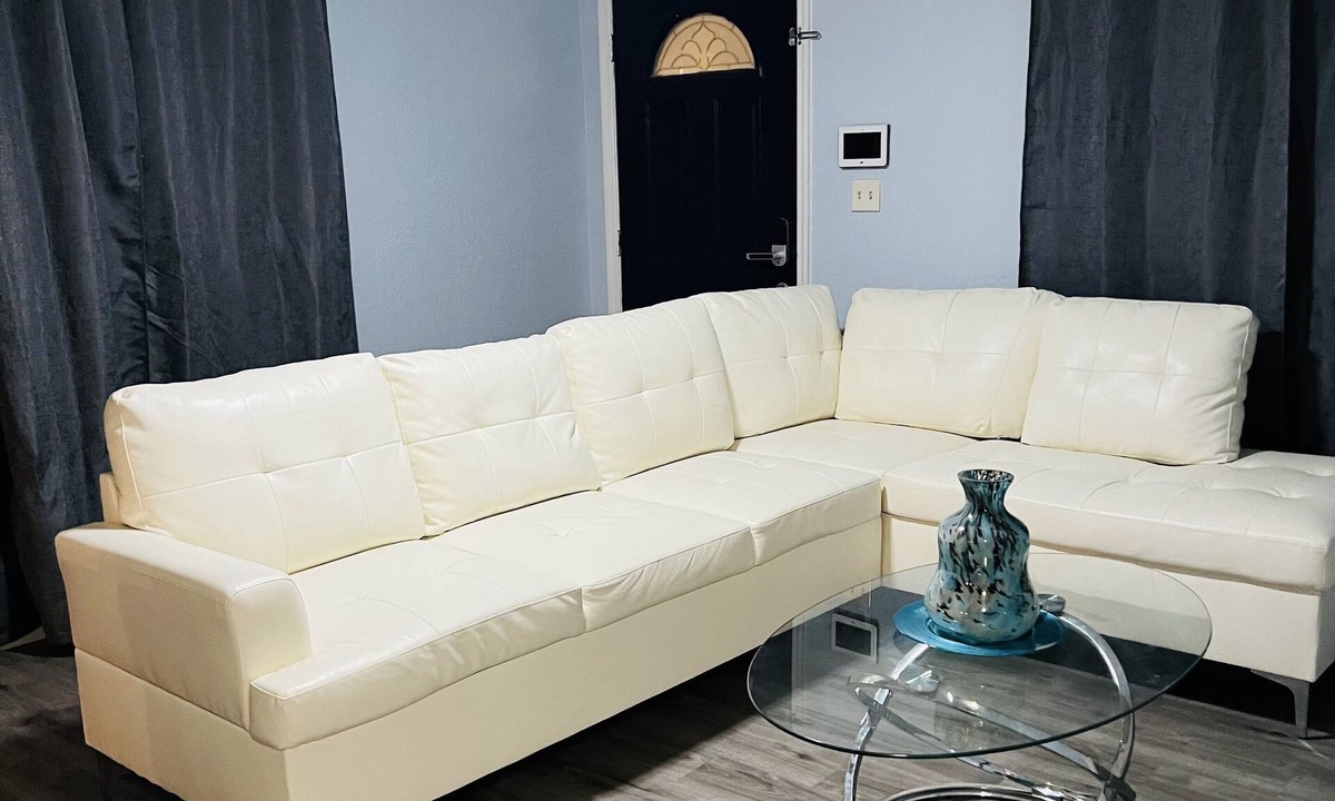 Pine Hills House | 3 Bdrm Modern Entertainment Home
