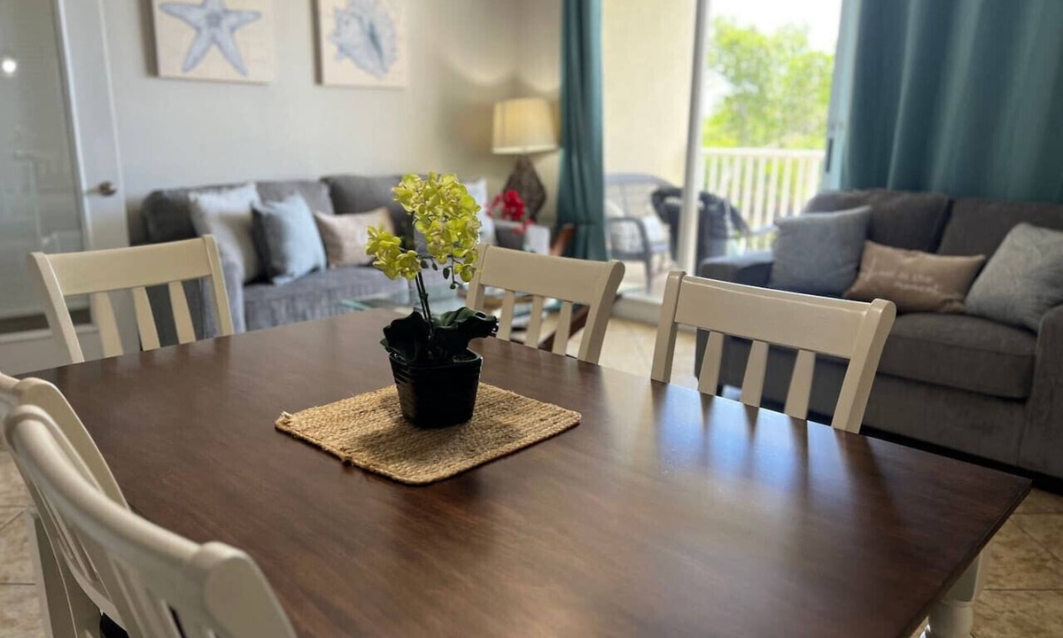 Ruskin House | 3 bdrm Waterfront Beach Resort Sleeps 10